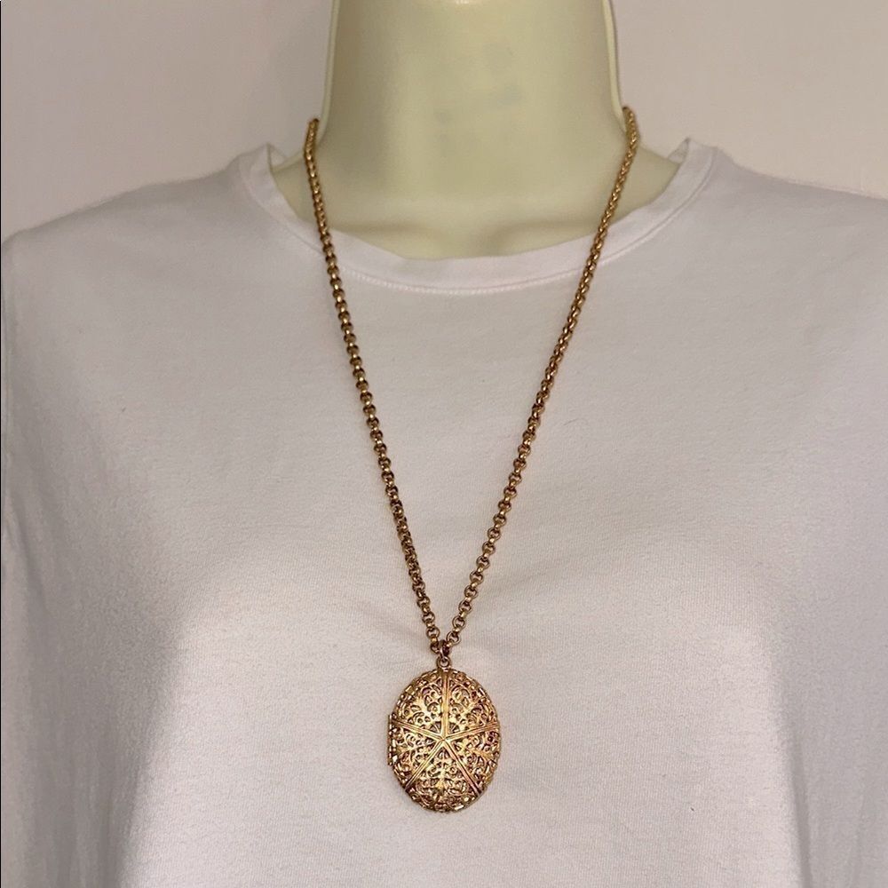 Vintage‎ Shiny Gold Tone Filigree Locket Pendant Necklace
